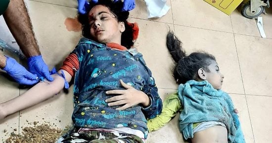 أسوشيتيد برس: العدوان الإسرائيلى على أطفال غزة يُصيب أطباء دوليين بالصدمة
