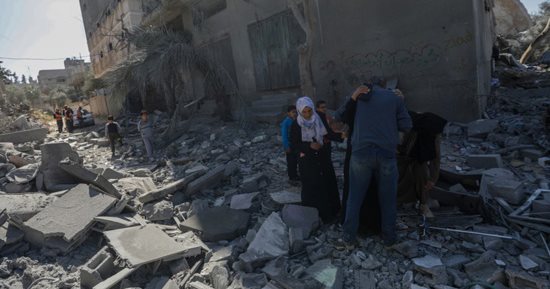 إعلام فلسطيني: قصف جديد للاحتلال على مخيم النصيرات وسط قطاع غزة