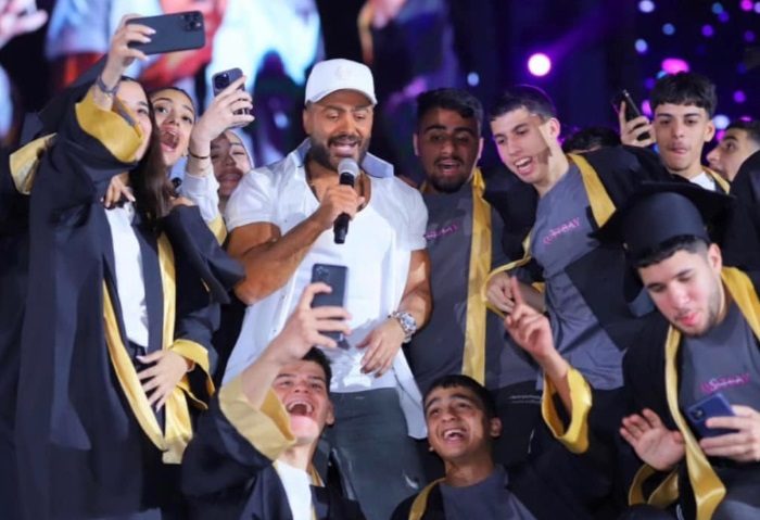 تامر حسني يراهن علي الأجيال الجديدة، وينظم مهرجان سنوي للمدارس