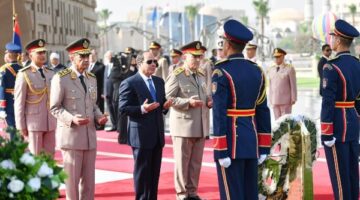 احتفالا بذكرى تحرير سيناء.. الرئيس السيسي يضع إكليلا من الزهور على النصب التذكاري للجندي المجهول
