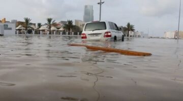 الفيضانات بهدلت الشوارع.. مشاهد مرعبة ترصد حالة الطقس في دبي اليوم