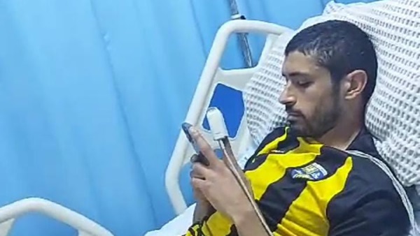 استعاد وعيه.. الصور الأولى لـ لؤي وائل لاعب المقاولون العرب بعد سقوطه أمام البلدية