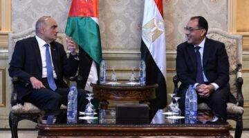 رئيس الوزراء يستقبل نظيره الأردني في مطار القاهرة الدولي